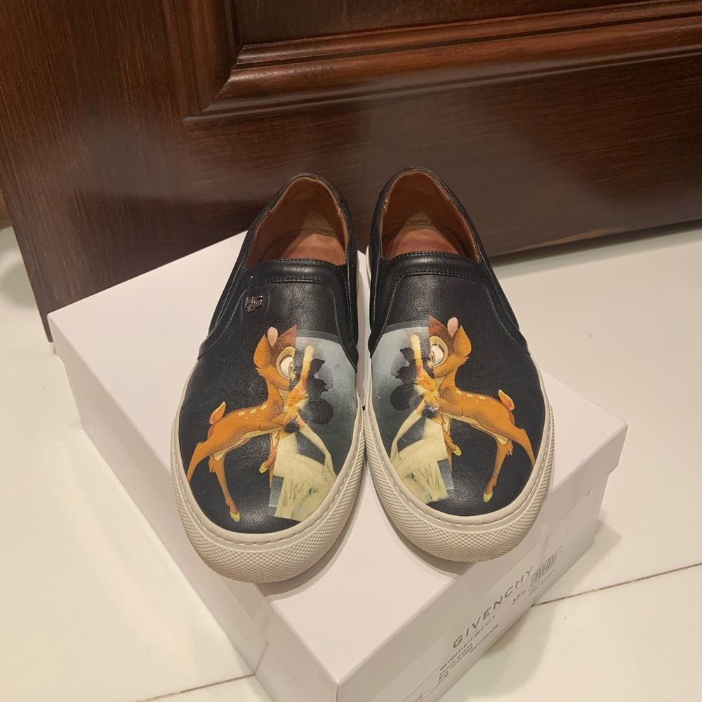 Classic Givenchy sneakers with box!